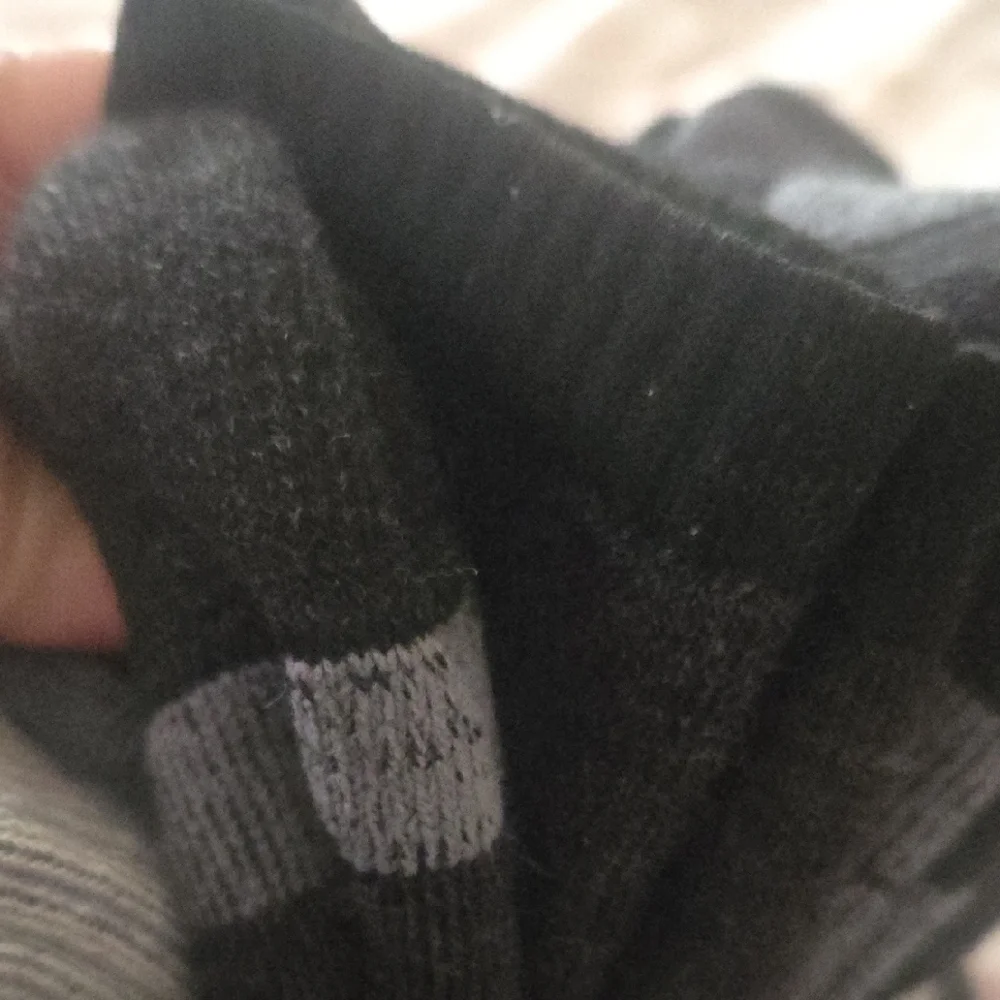 Kirkland Signature Merino Wool Blend Men's Socks - Gray and Black - Picture 7 of 12